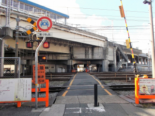 渡りきれるか心配な踏切 紀行歴史遊学